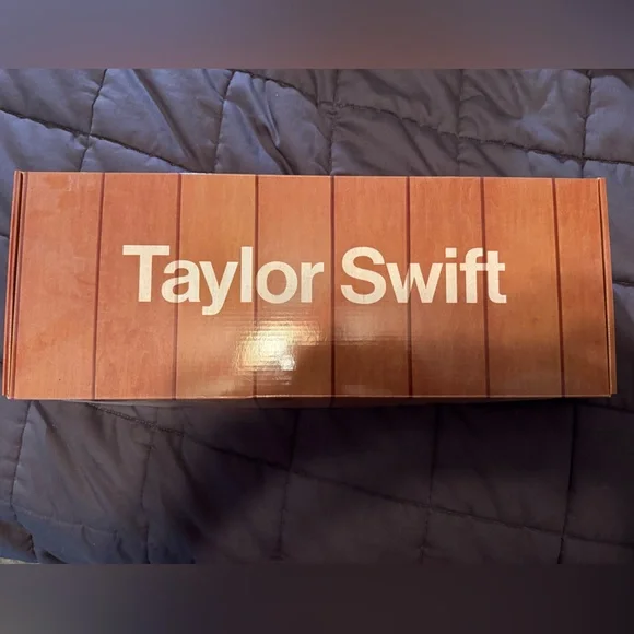 Official Taylor Swift Midnights Clock Set for Vinyls - Picture 2 of 4